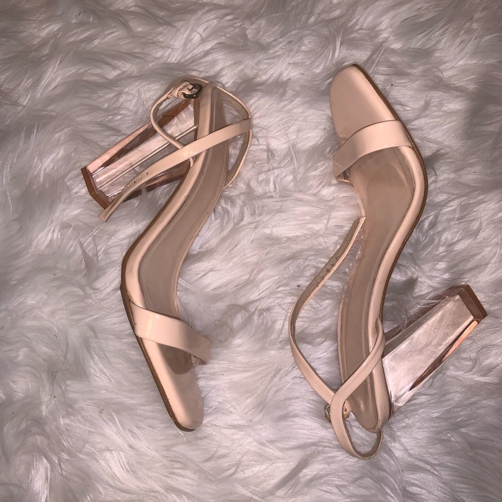- Zara sandals 👡